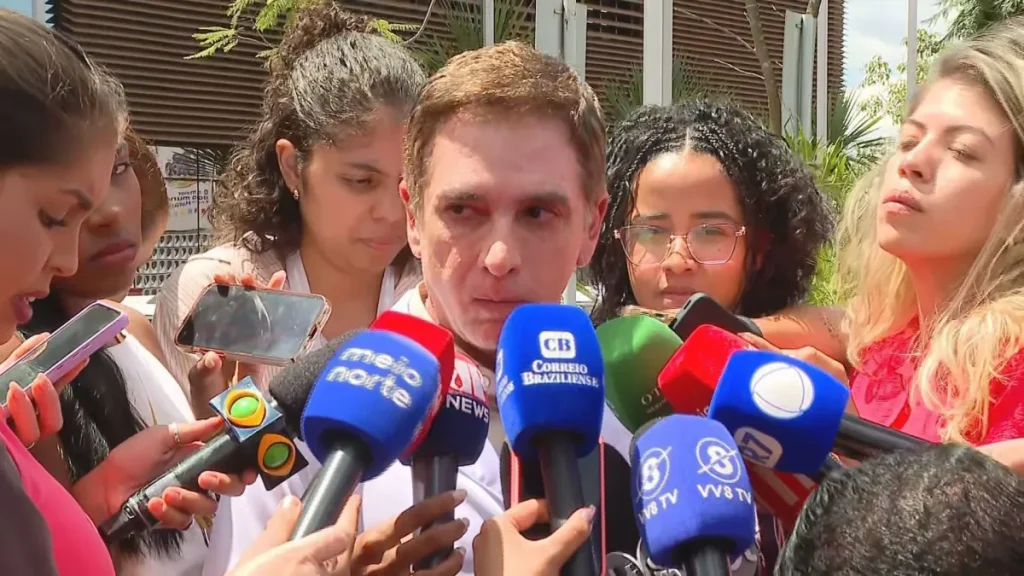 Médico de Bolsonaro classifica quadro de pneumonia como "acentuado" e "grave"