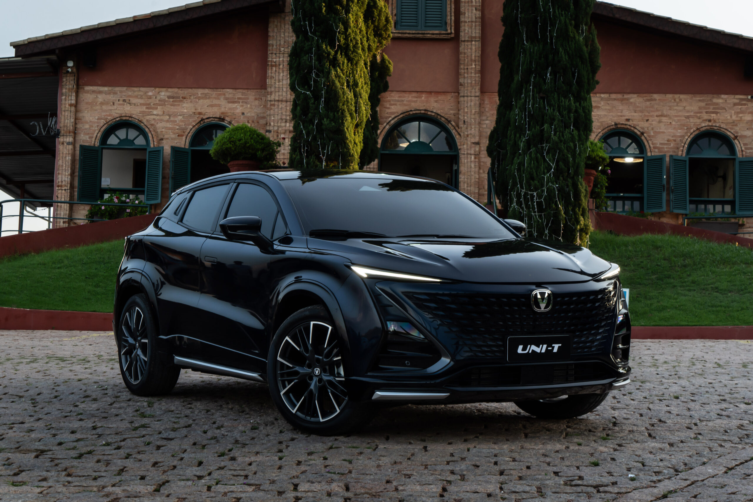 Mais um chinês para incomodar: Changan UNI-T estreia no Brasil por R$ 169.990