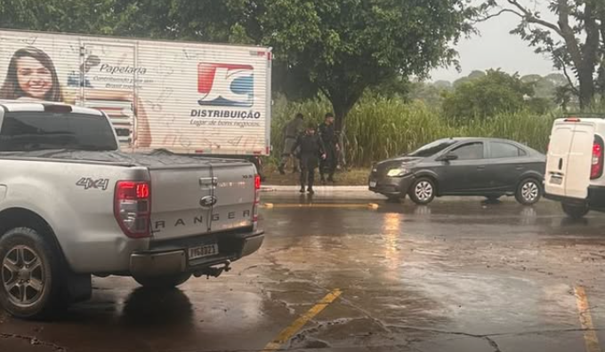 Corpo encontrado enrolado em lençol na Avenida Coronel Joaquim Lúcio, em Goiânia