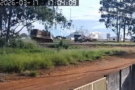 Colisão frontal entre caminhões mata dois motoristas na GO-020, em Ipameri