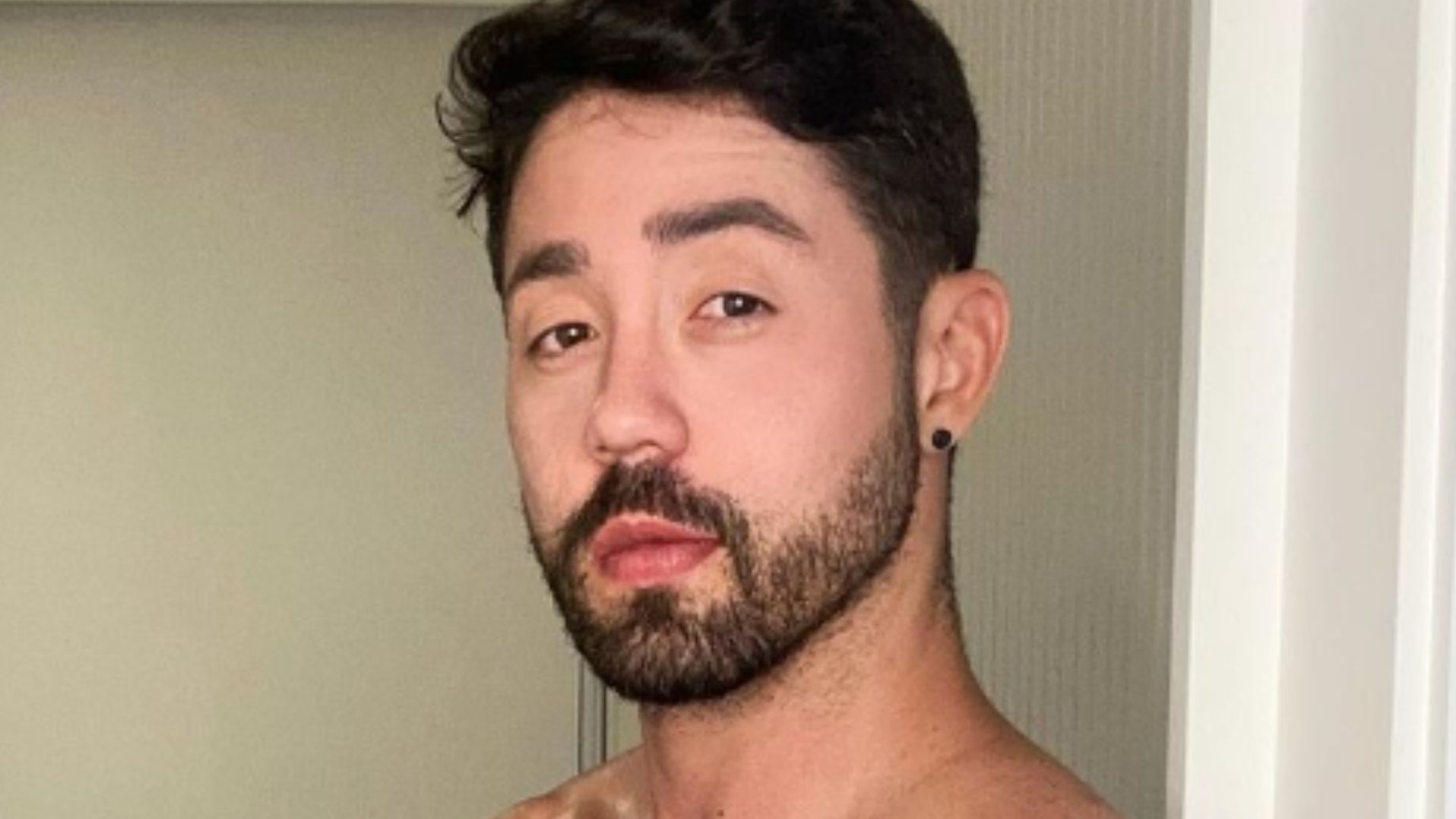 Com 1,90m, Rico Melquiades fará cirurgia para diminuir a altura