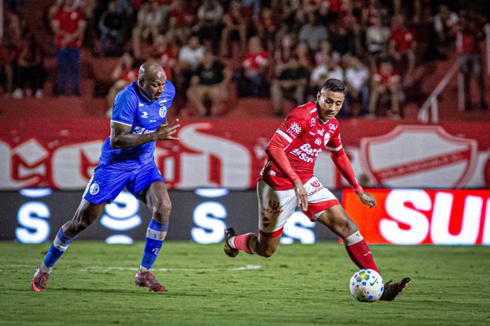 Vila Nova é eliminado nos pênaltis pelo Confiança na 4ª fase da Copa do Brasil