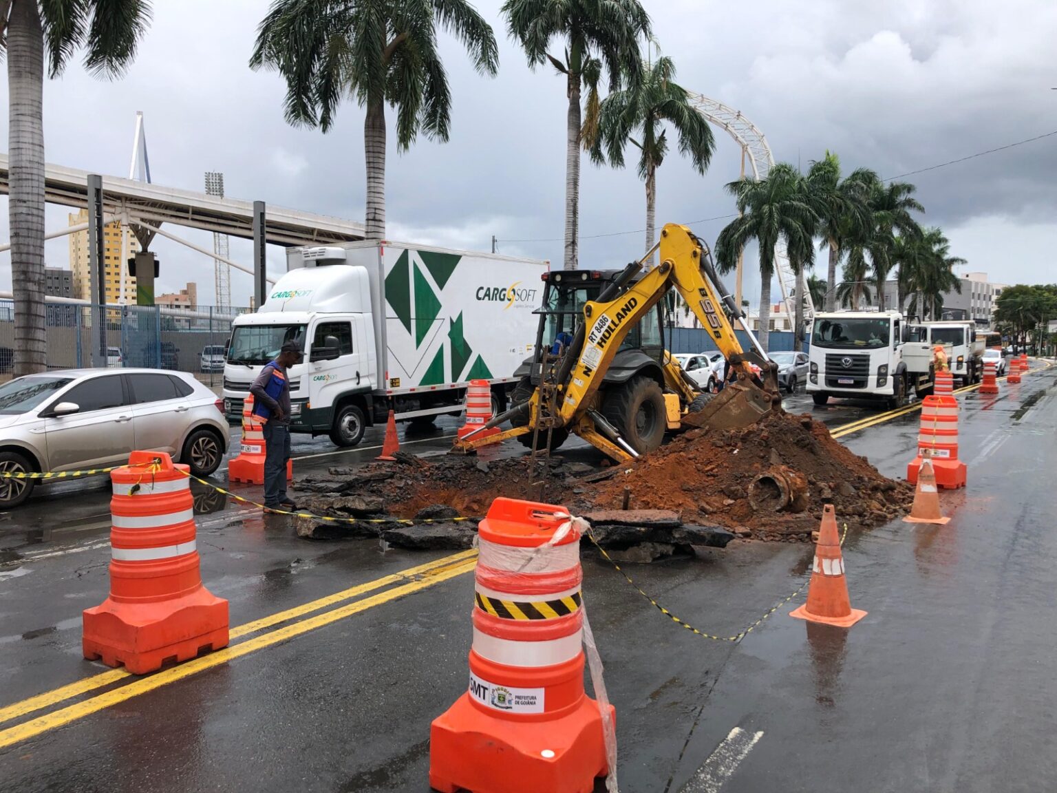 Prefeitura de Goiânia inicia reparo de erosão na Avenida Paranaíba