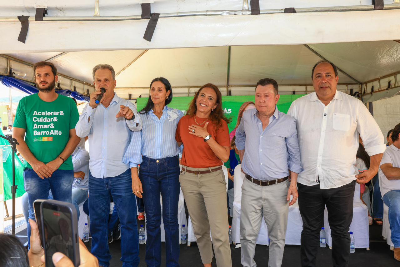 Gracinha Caiado inaugura unidade dos bombeiros e entrega casas em Barro Alto