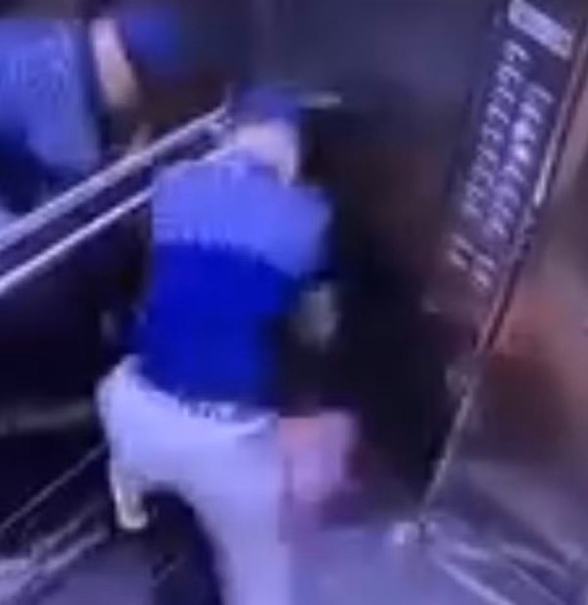 Câmeras flagram jovem de 20 anos sendo agredida a socos pelo ex-companheiro dentro de elevador