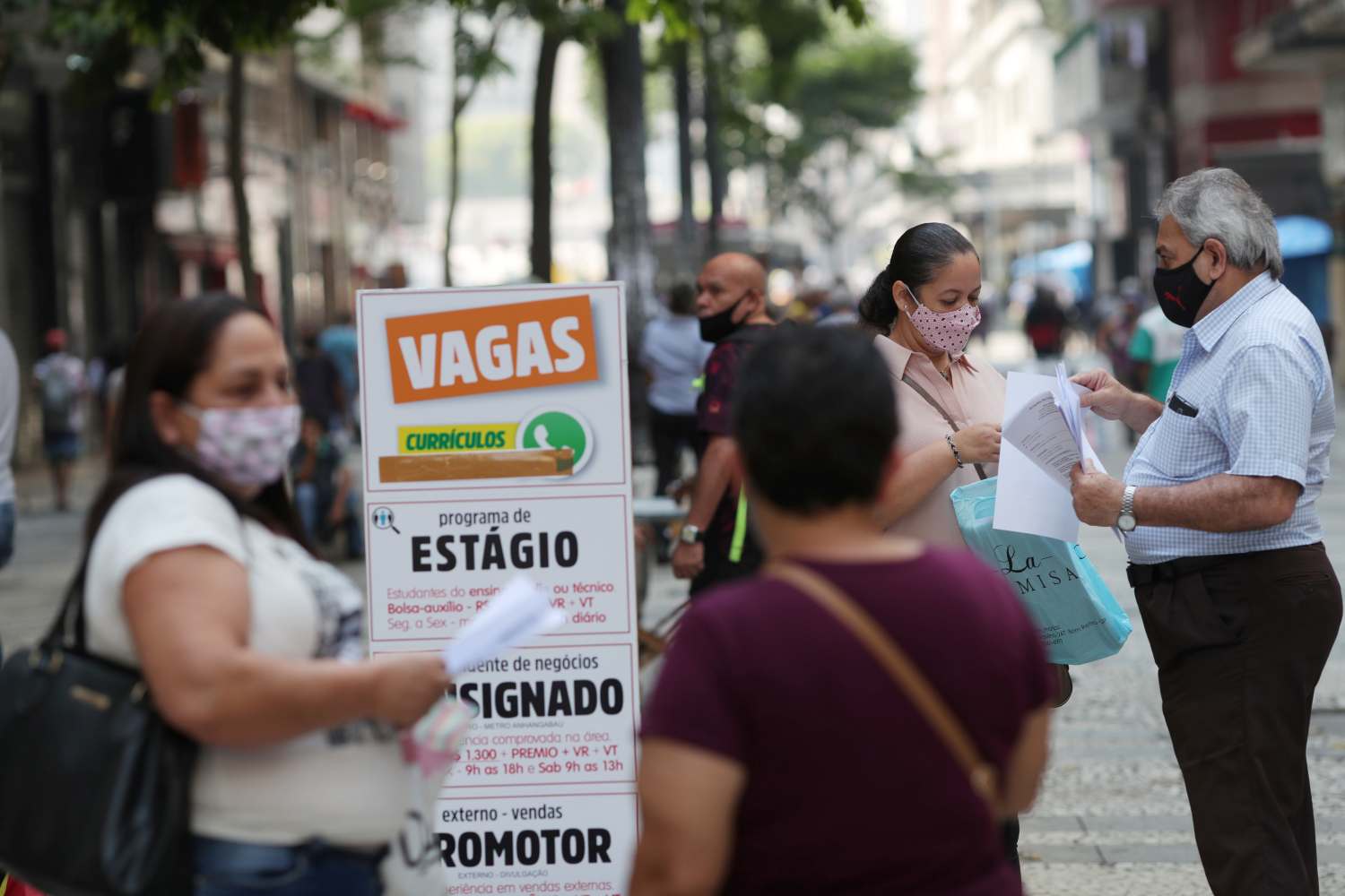 Desemprego fica em 5,4% no trimestre até janeiro. É o menor nível comparável