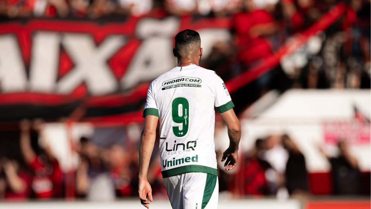 Goiás vence Atlético-GO por 2 a 0 no Accioly e fica perto do título do Goianão
