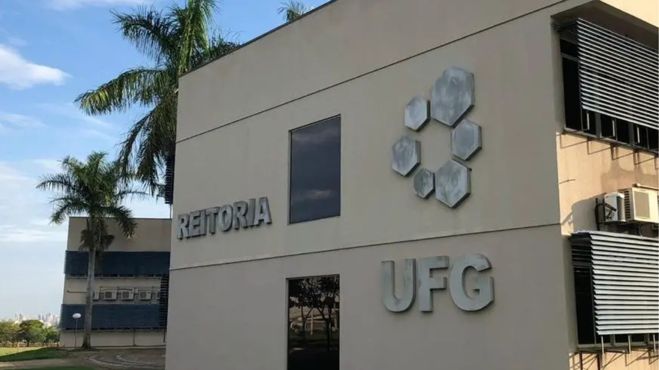 UFG abre concurso com 26 vagas para professor com salários de até R$ 13,2 mil