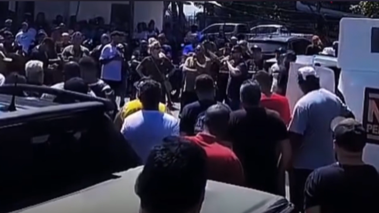 Vídeo: Caminhoneiros articulam greve nacional após disparada do diesel e reajuste da Petrobras