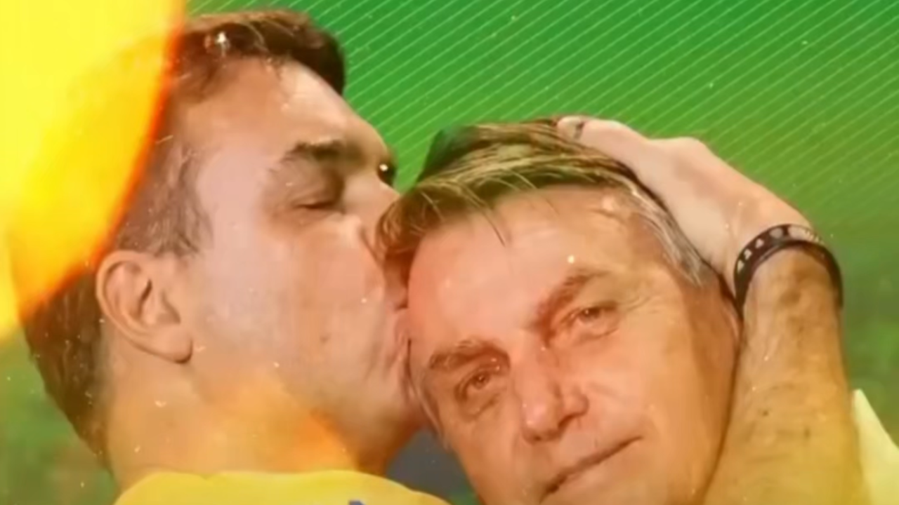 Flávio Bolsonaro homenageia pai nos 71 anos: ‘Saudade do tempo em que a gente estava junto’; assista ao vídeo