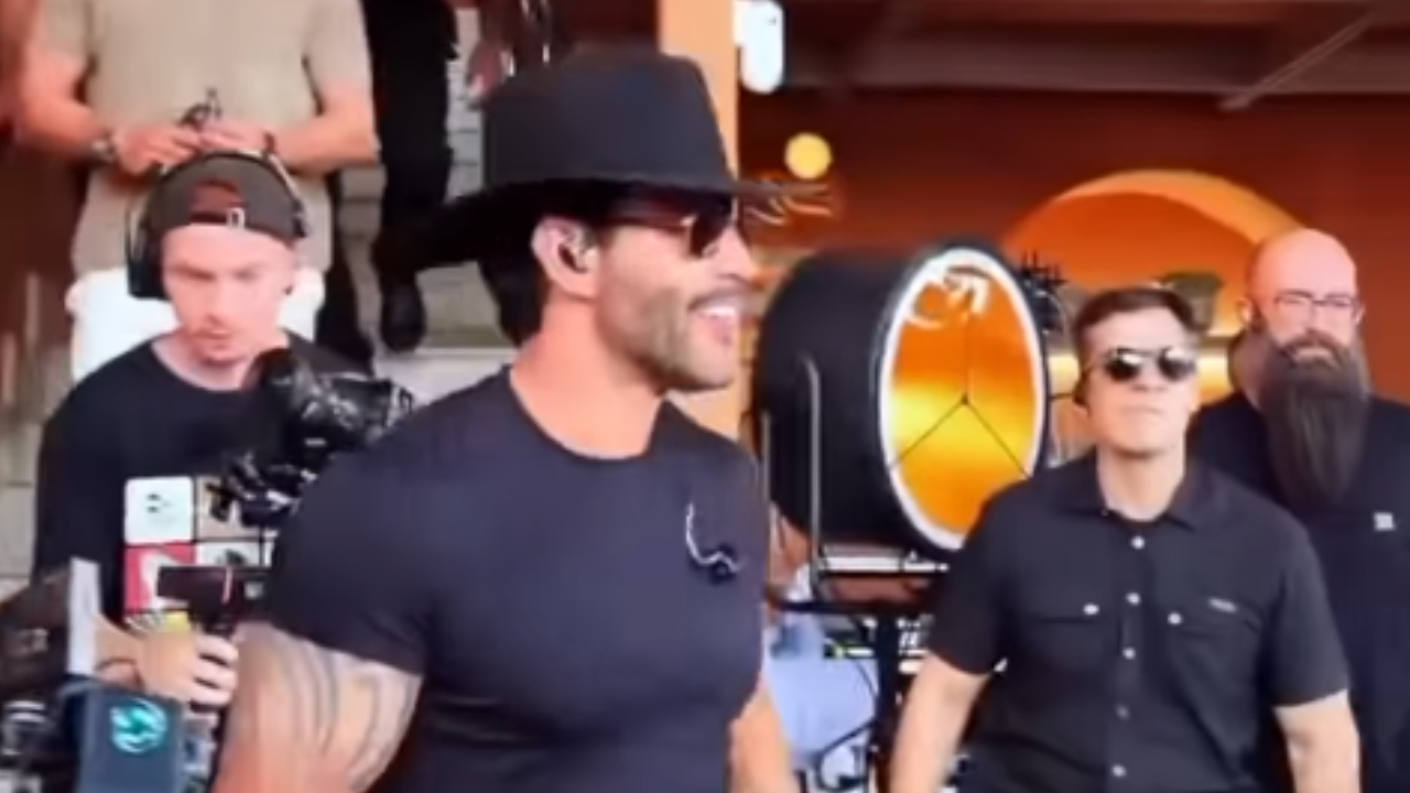 Vídeo: Gusttavo Lima surpreende fãs e lota rua em Goiânia com show improvisado em bar