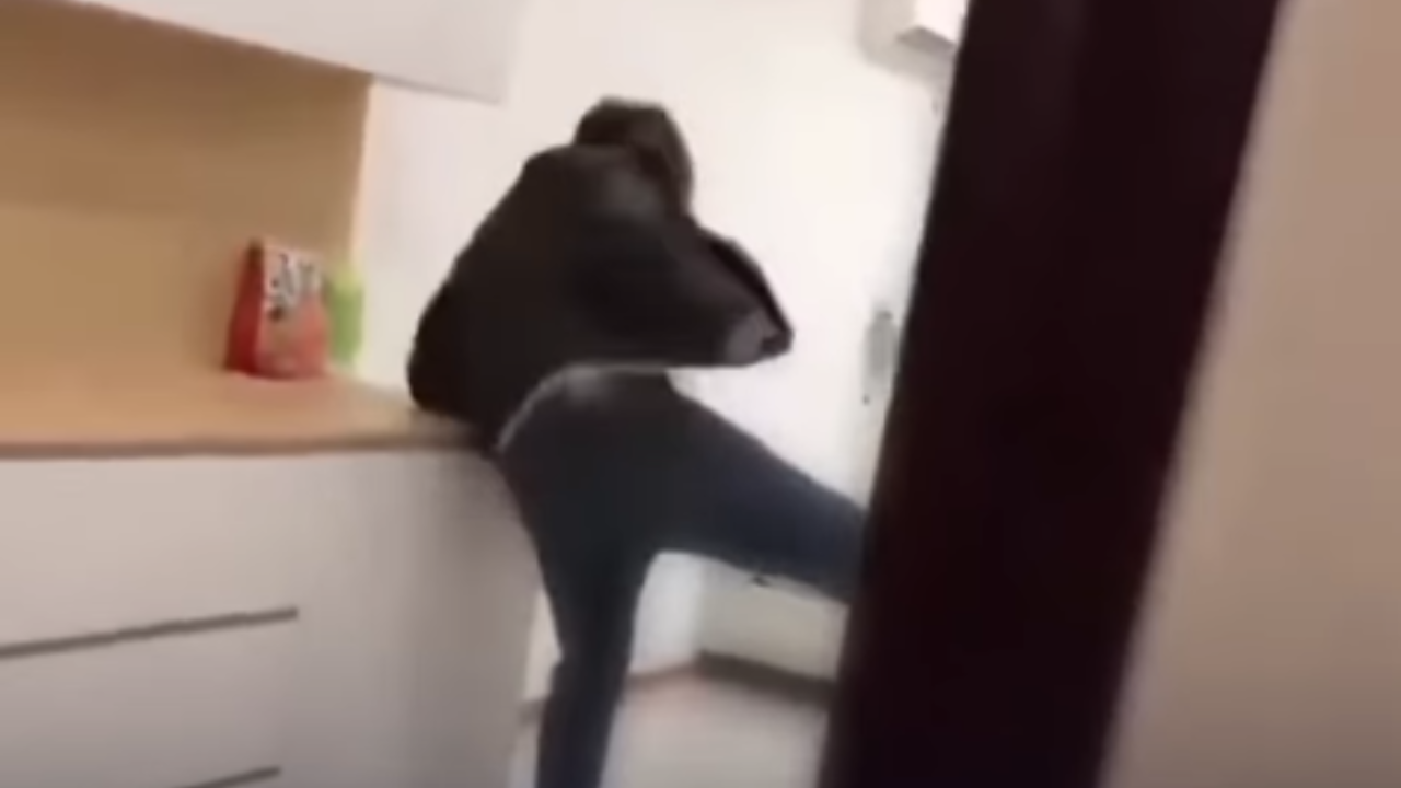 Vídeo mostra mulher sendo agredida após discussão sobre perda de dinheiro