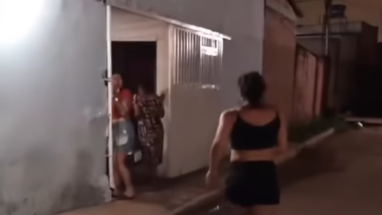 Vídeo: Mulher procura suposta amante do marido, discussão é filmada e repercute