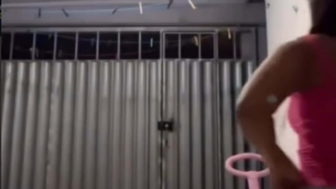 Vídeo: Homem é preso em flagrante após agredir ex-companheira na presença dos filhos