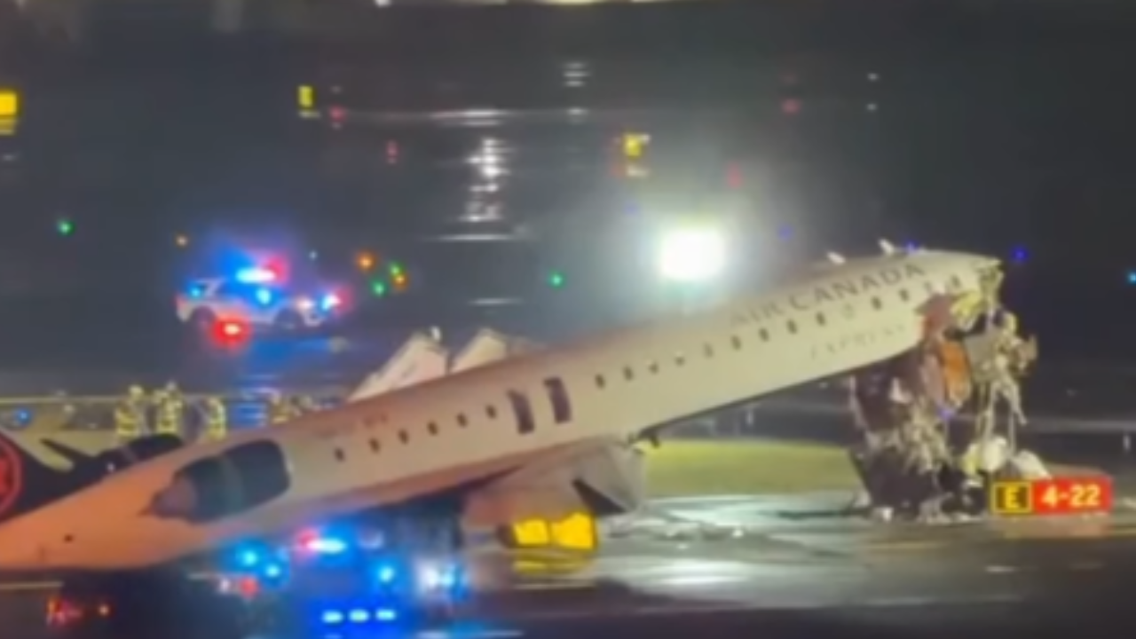 Vídeo: Acidente entre avião e caminhão de bombeiros deixa mortos em aeroporto nos EUA