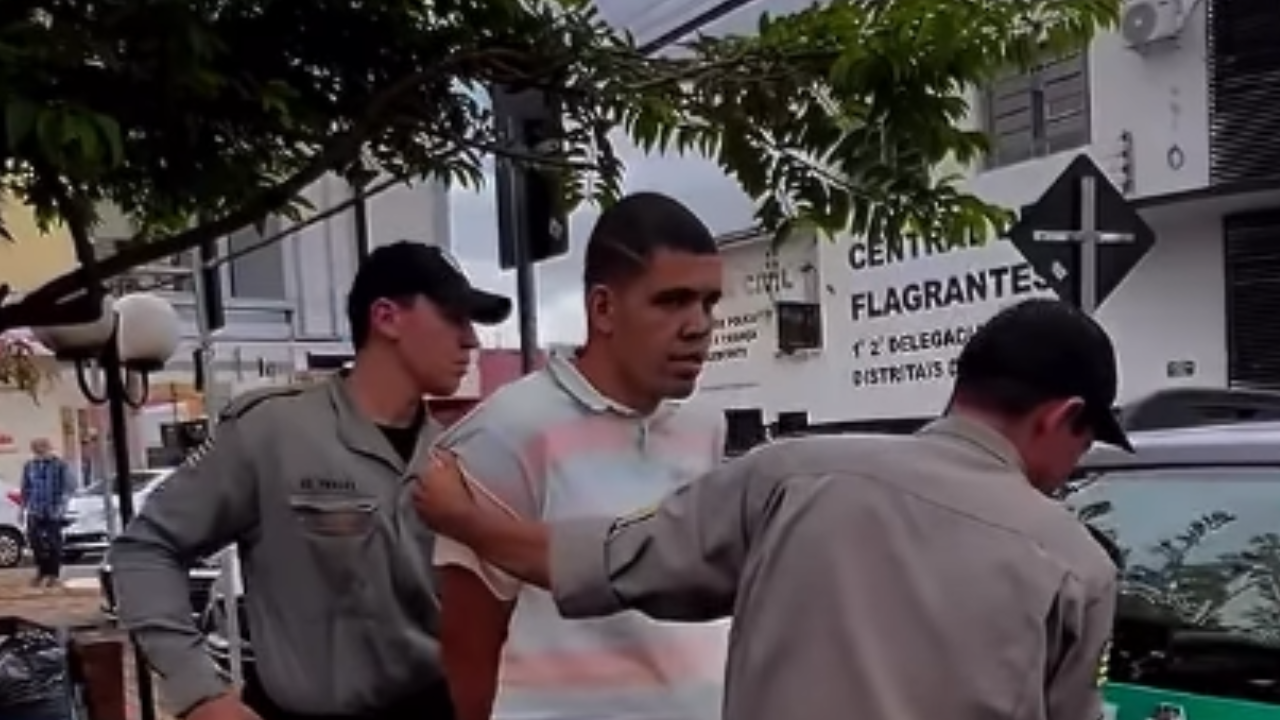 Vídeo: Neto é preso após matar avó em Anápolis e ameaçar equipe de imprensa