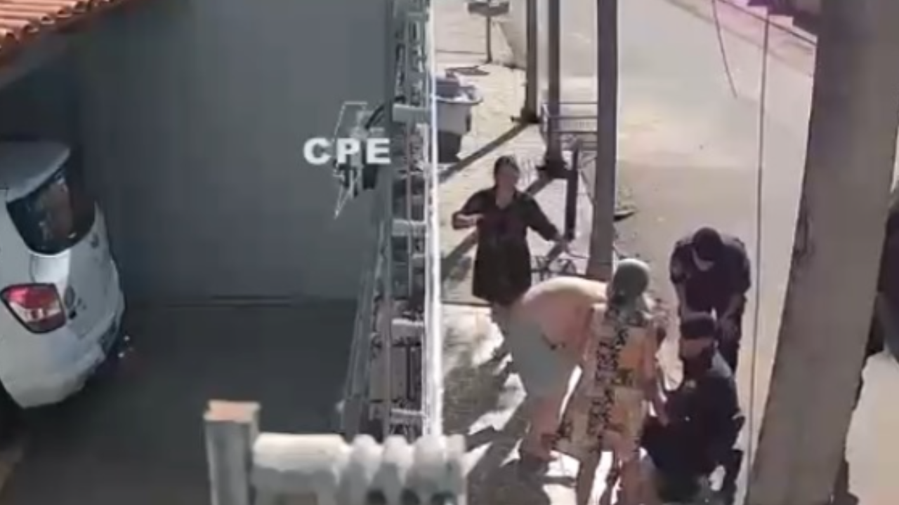 Vídeo: Policiais militares salvam criança engasgada com bala em Mineiros