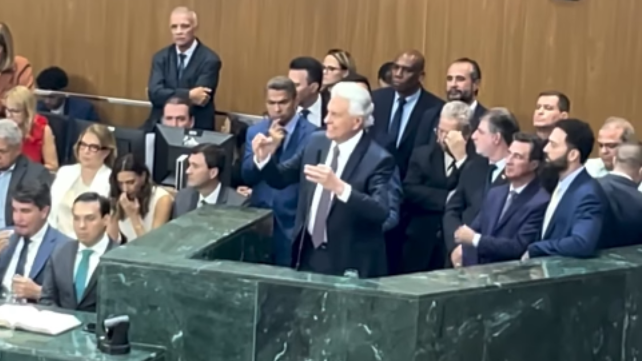Caiado defende diálogo democrático e rejeita radicalização em discurso de despedida do Governo de Goiás