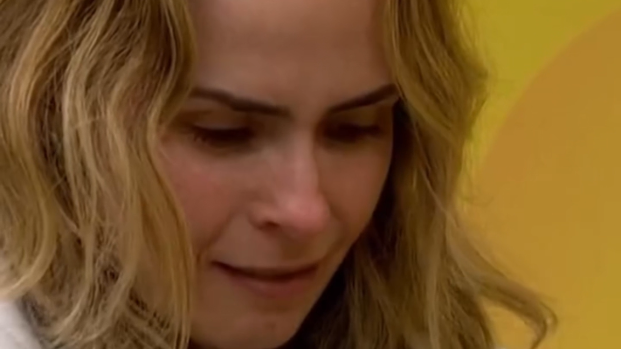 Vídeo: Ana Paula inaugura quarto do líder e se emociona com fotos da família no BBB 26