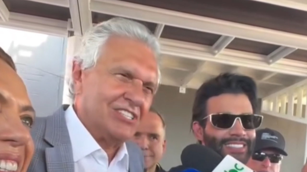Caiado elogia Gusttavo Lima após hino no MotoGP: ‘Maior ídolo que o país tem’; assista ao vídeo