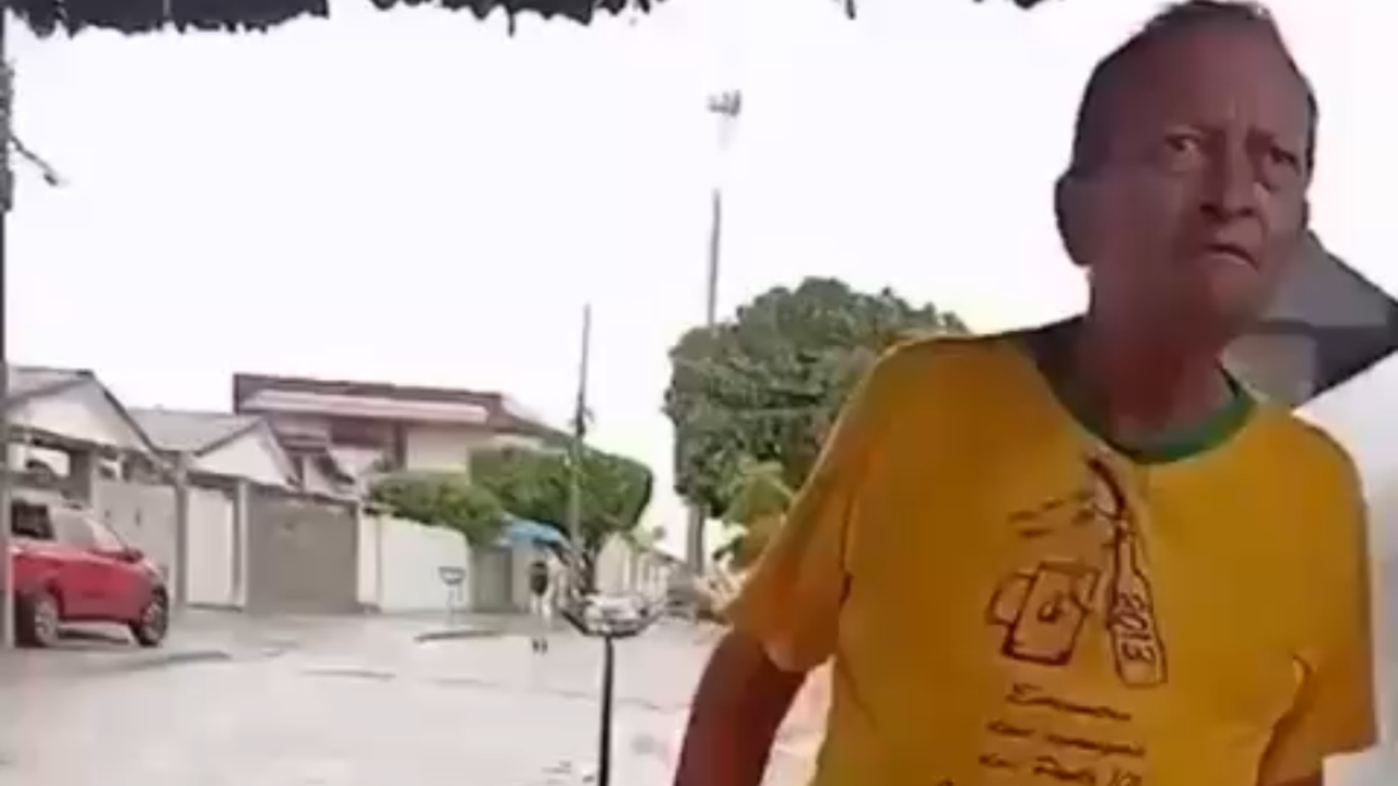 Jovem é baleado na frente da namorada ao sair da escola; assista ao vídeo