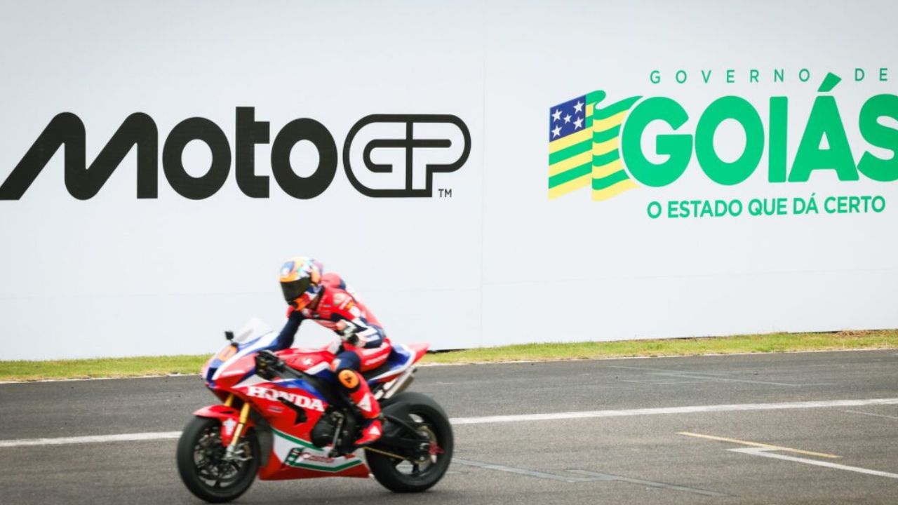 Prefeitura de Goiânia contrata 46 estudantes bilíngues para atender turistas durante MotoGP
