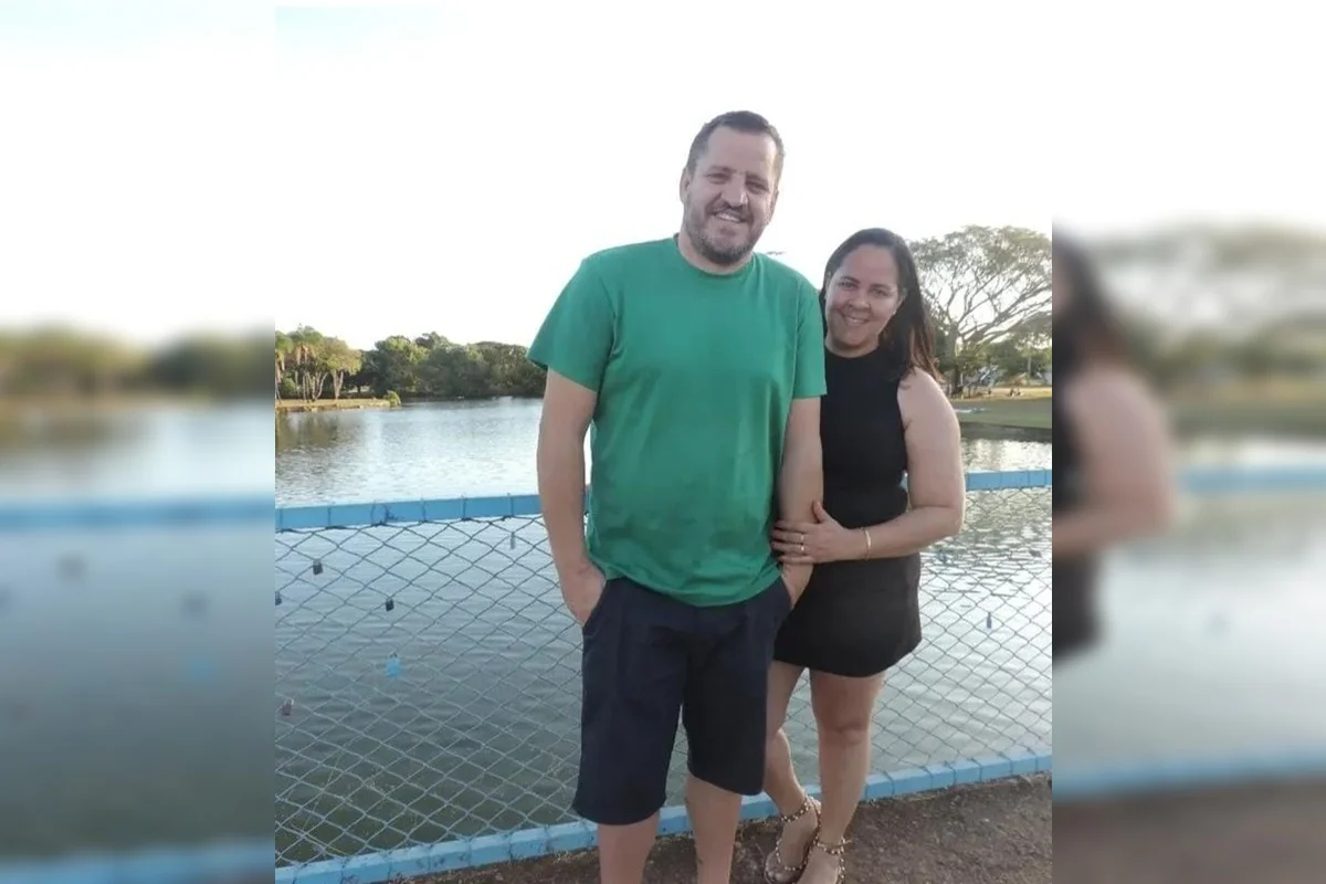 Homem mata ex-companheira a facadas dentro do carro e se entrega à polícia após confessar crime para filho