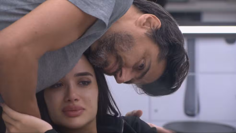 Cowboy desabafa com Jordana e sister chora durante conversa no BBB