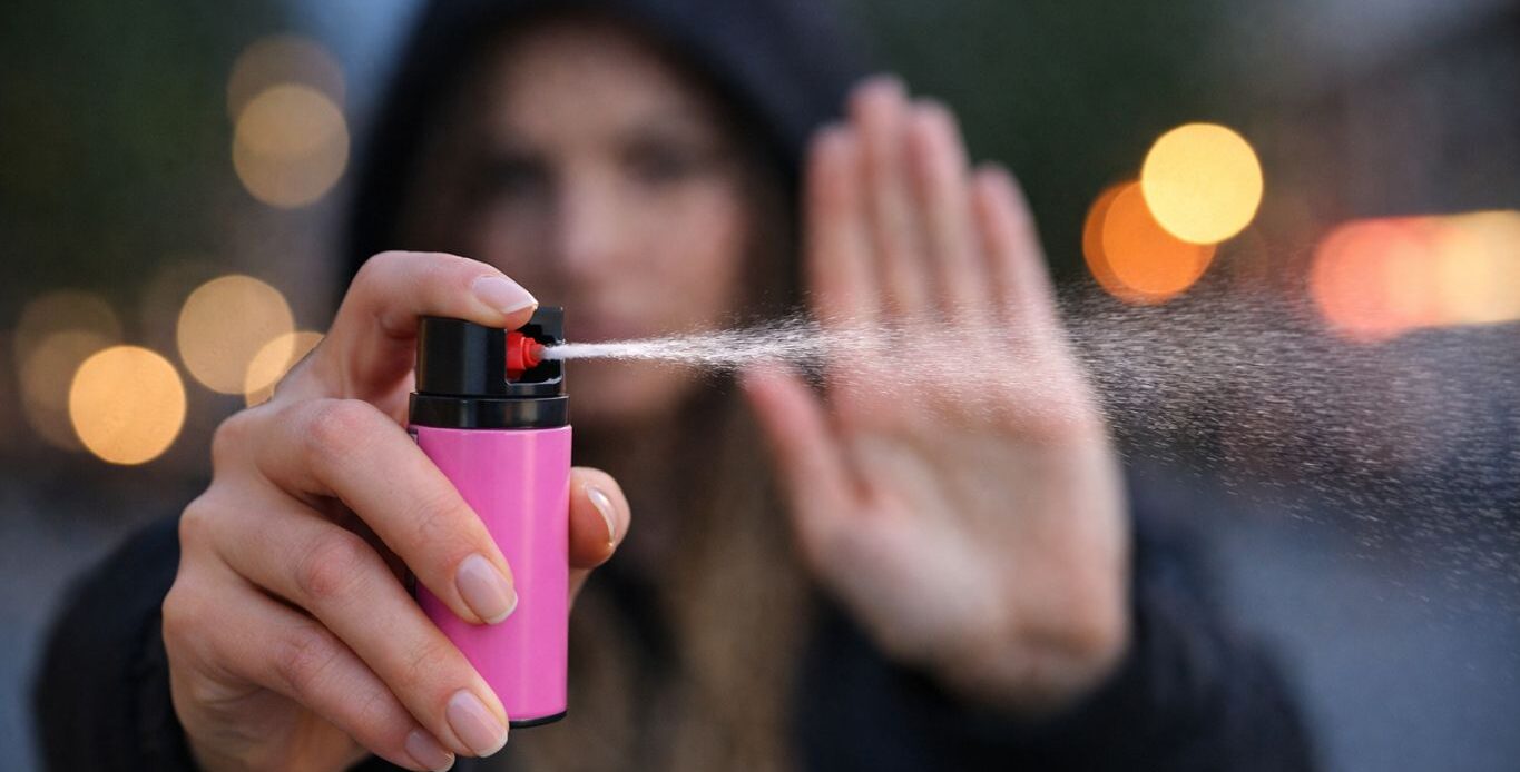 Spray de pimenta passa a ser permitido para defesa pessoal de mulheres no Brasil