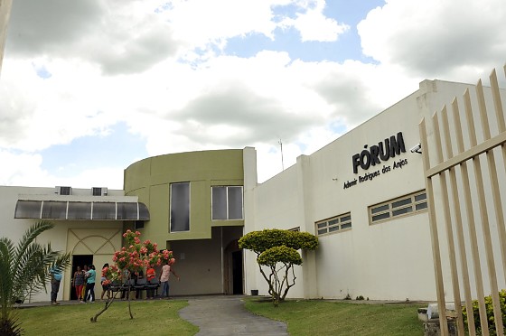 Juiz concede medida protetiva a homem vítima de ex-companheiro com base na Lei Maria da Penha