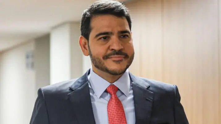 Para aprovar Jorge Messias no STF, Lula usa articulação da goiana Aava Santiago