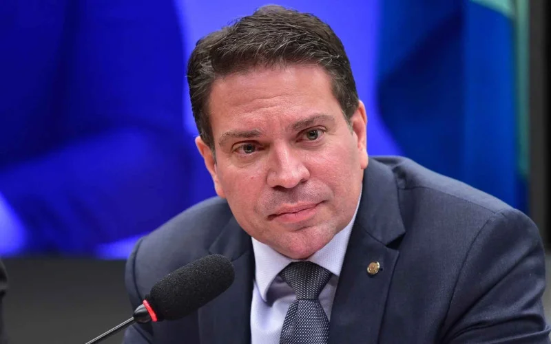 EUA pedem saída de brasileiro ligado à prisão de Alexandre Ramagem