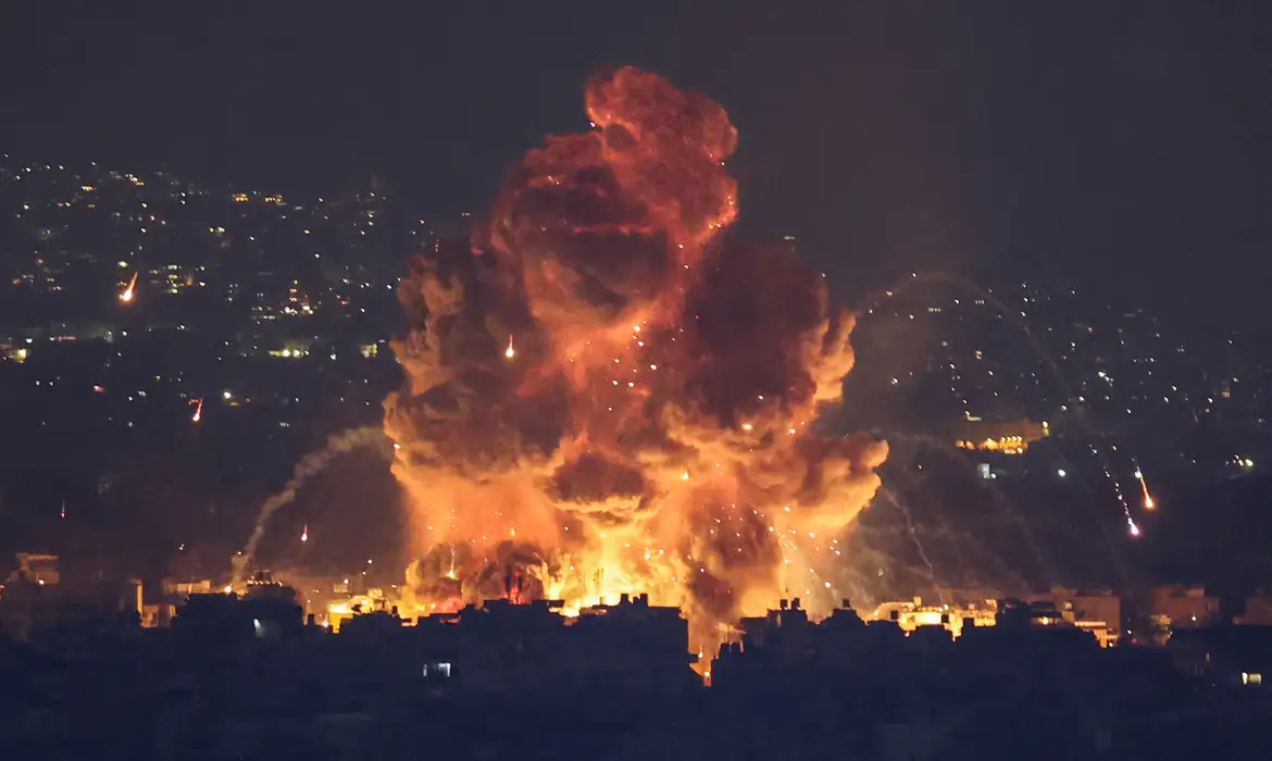 Israel lança 160 mísseis contra o Líbano e deixa mais de 250 mortos em onda de bombardeios