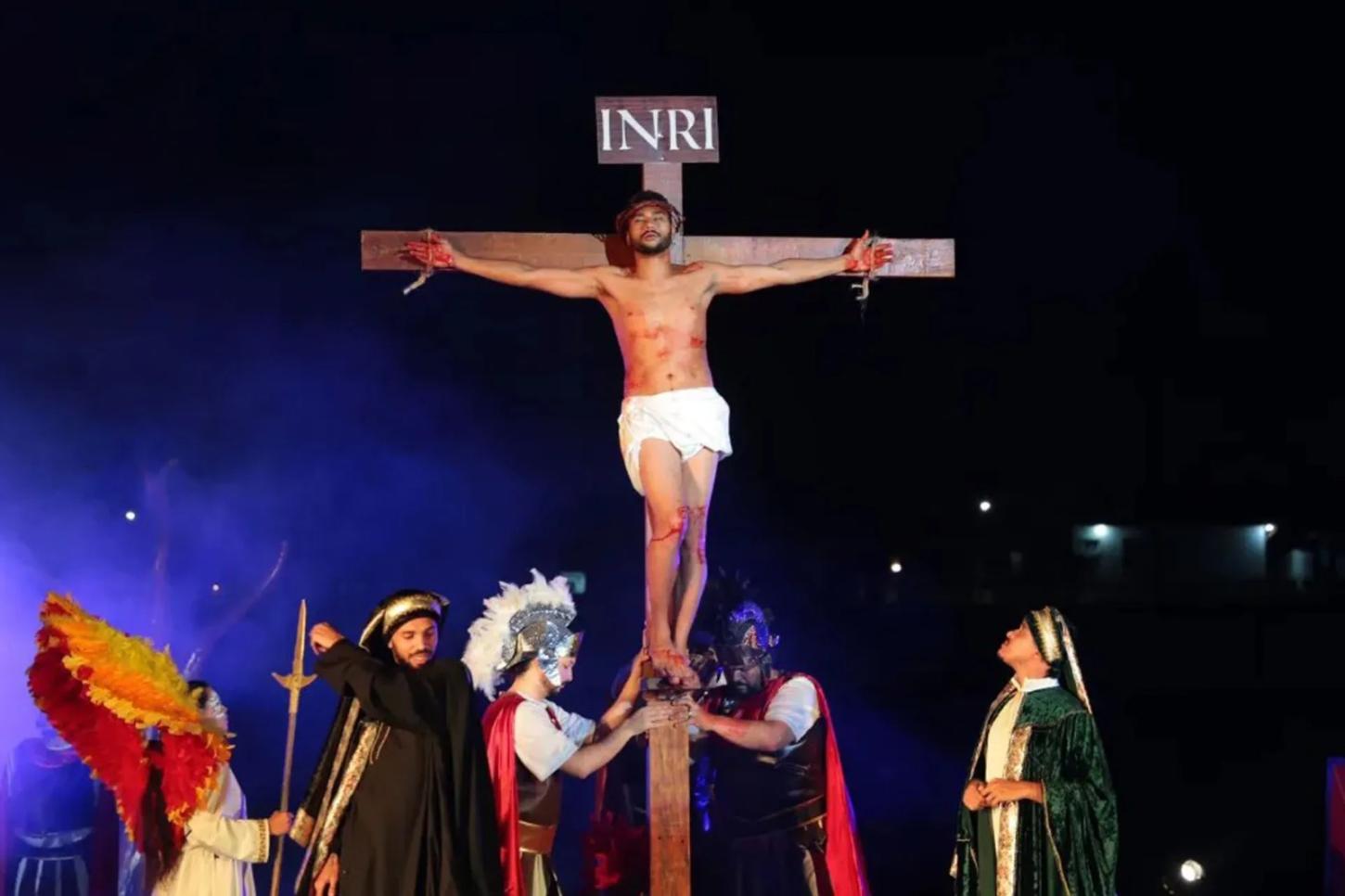 Estreia da Paixão de Cristo gera repercussão com cena inusitada do personagem Herodes