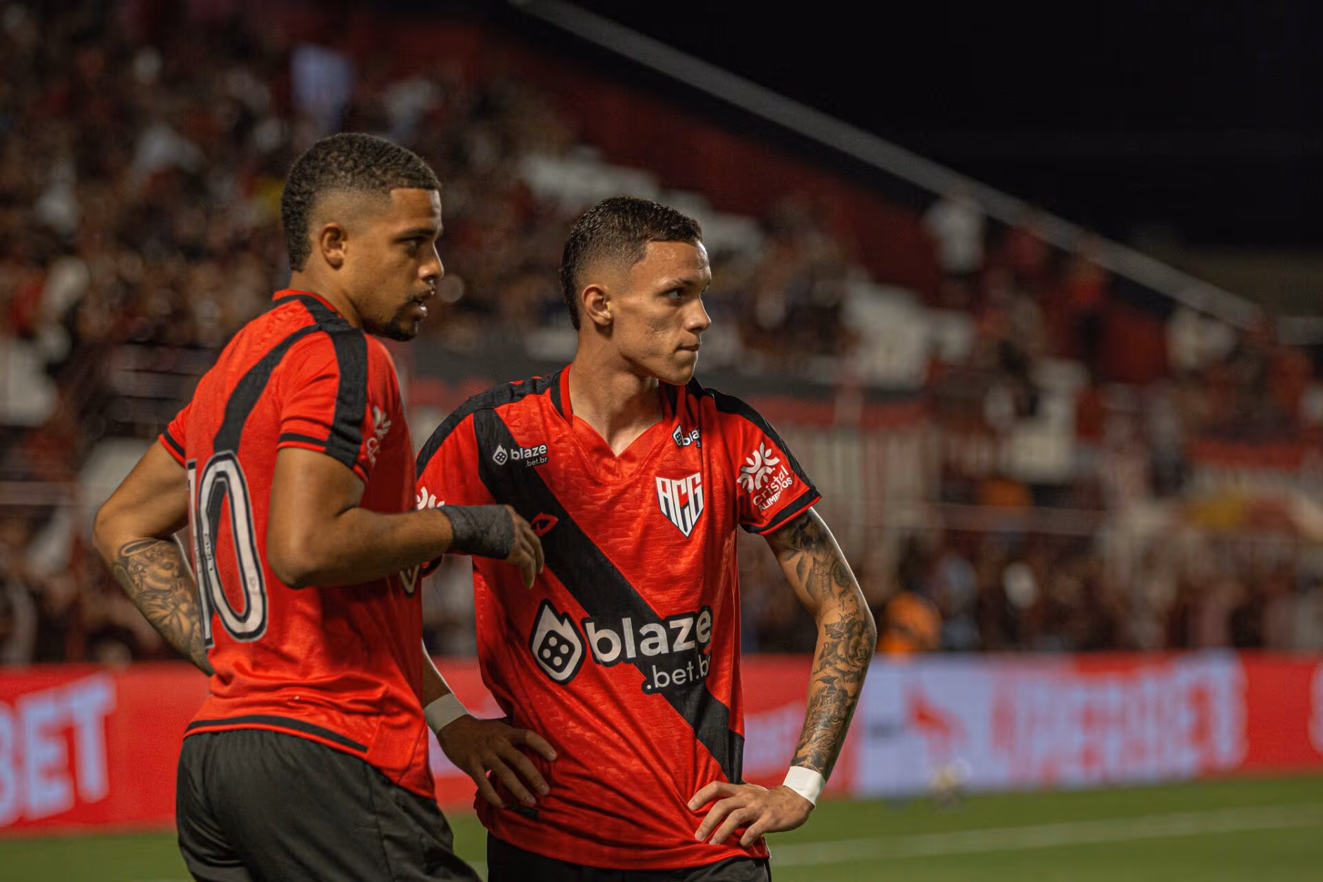Atlético-GO encara Avaí para manter tabu e aliviar pressão na Série B