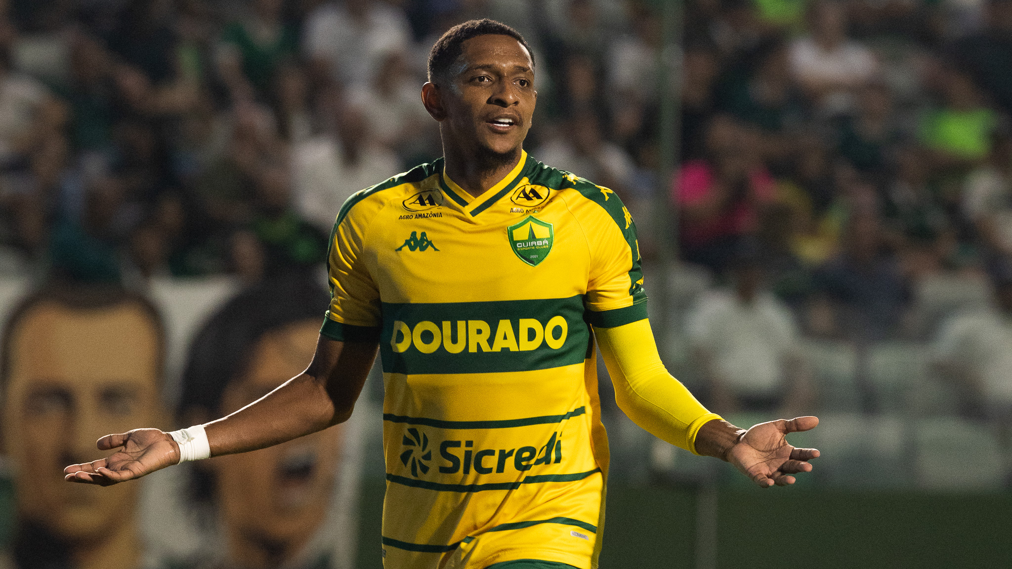 Goiás é derrotado em casa pelo Cuiabá, que não vencia há 12 jogos, e se afasta do G6