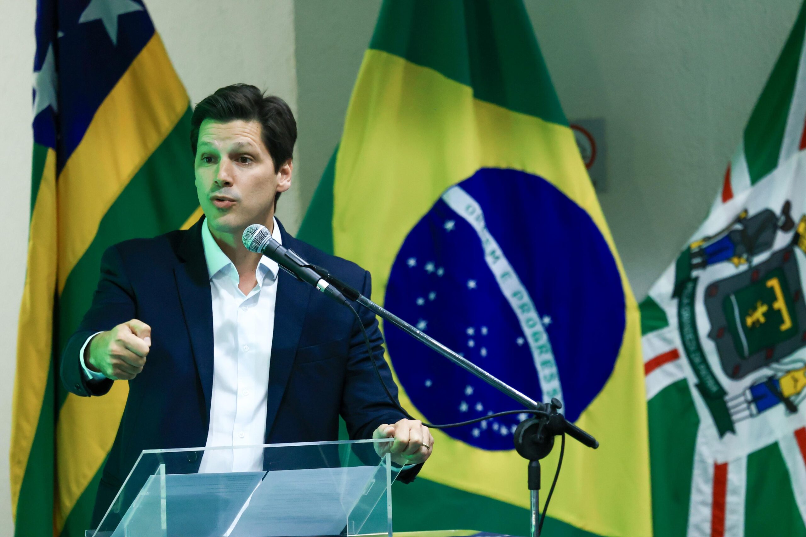 Daniel Vilela reforça infraestrutura de 126 municípios com investimento de R$ 165 milhões em asfalto de ruas e avenidas
