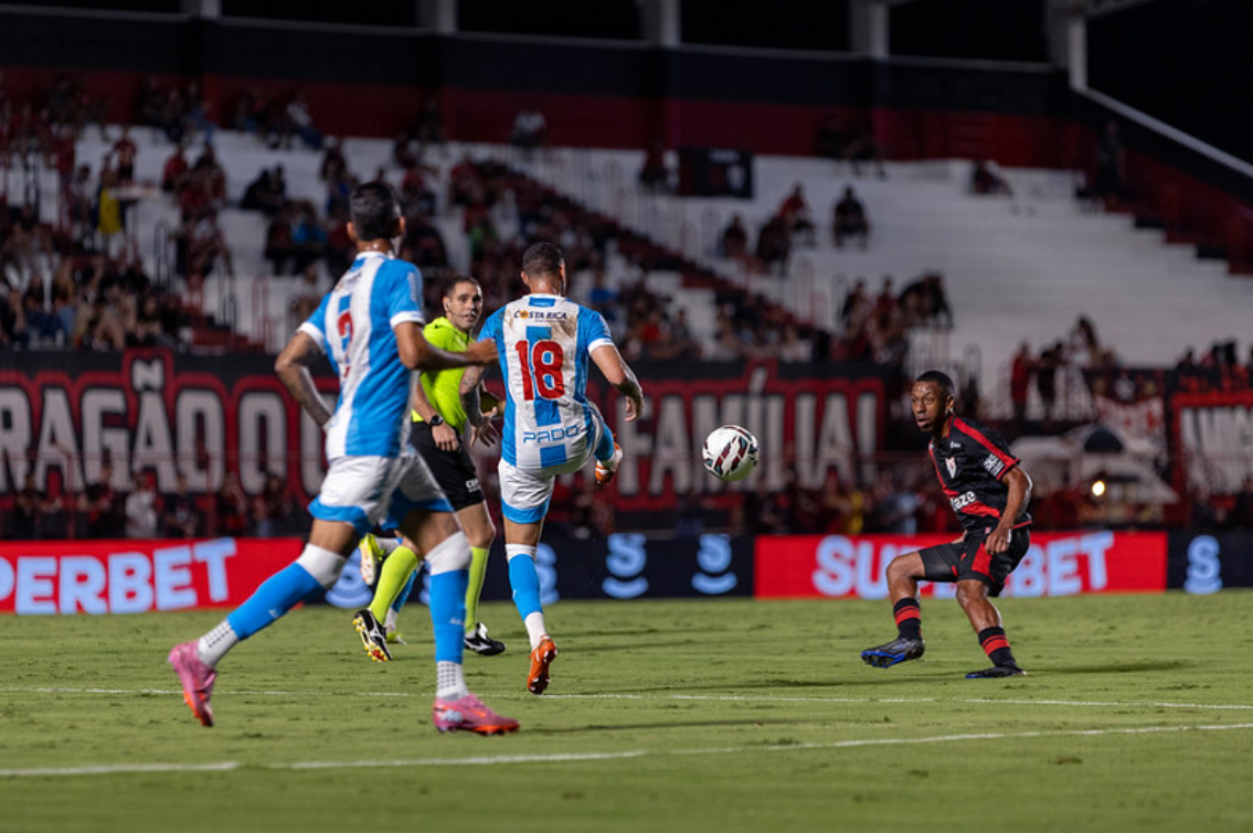 Atlético-GO supera Londrina no Accioly por 2 a 1 e encerra jejum na Série B