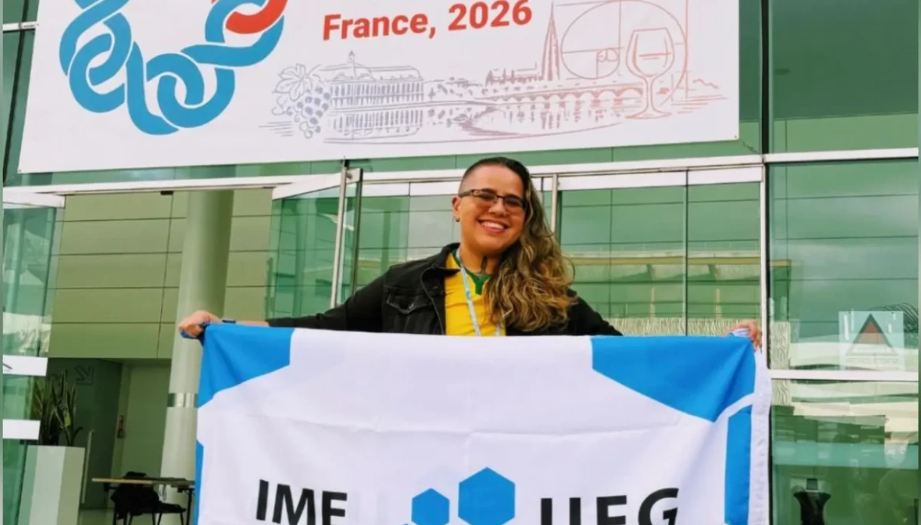 Estudantes lideradas por professora da UFG brilham e garantem ouro em competição europeia de matemática