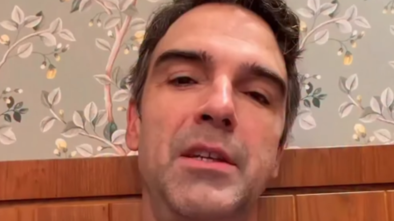 Vídeo: Tadeu Schmidt relata exaustão após fim do BBB 26 e destaca impacto da rotina intensa