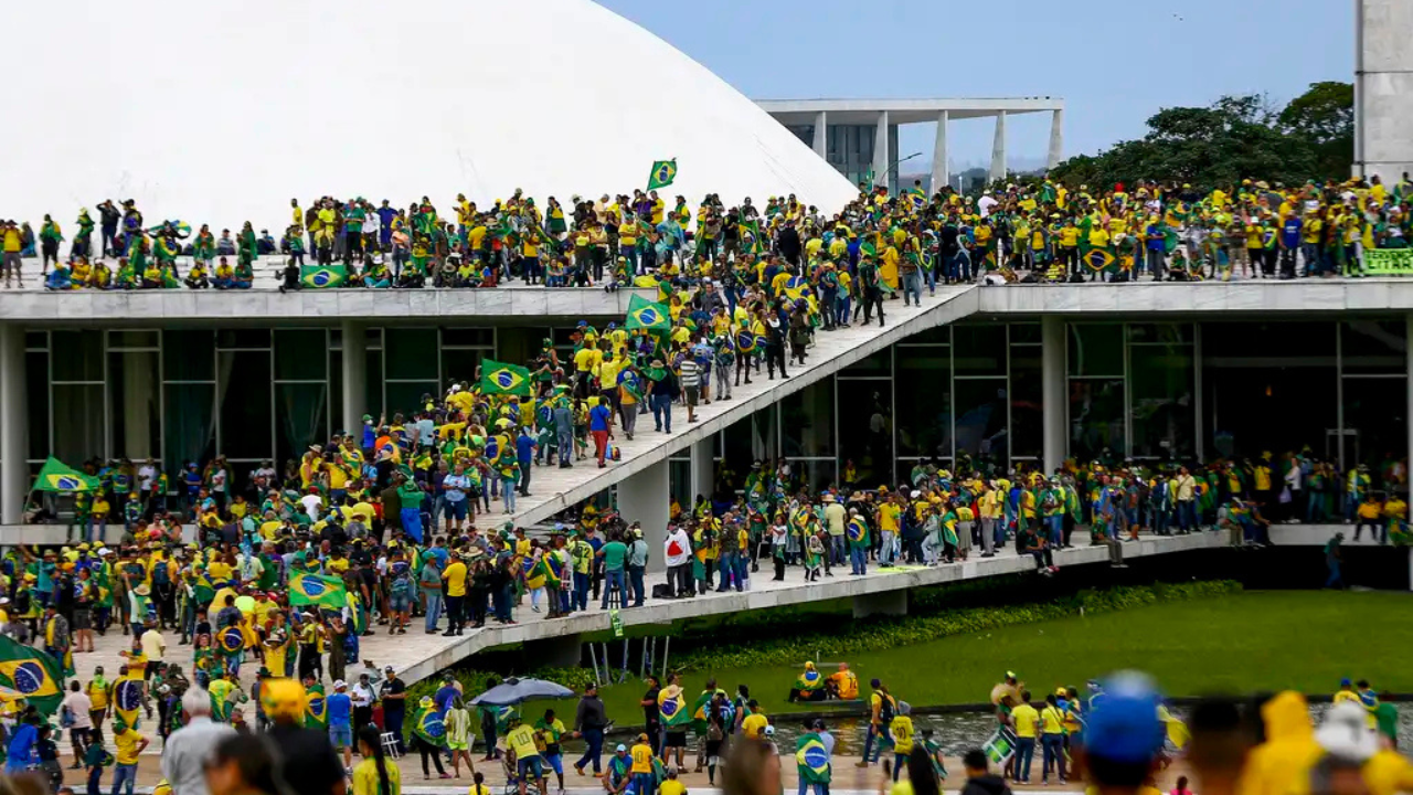 STF converte prisão de quase 20 idosos condenados por 8 de Janeiro para domiciliar