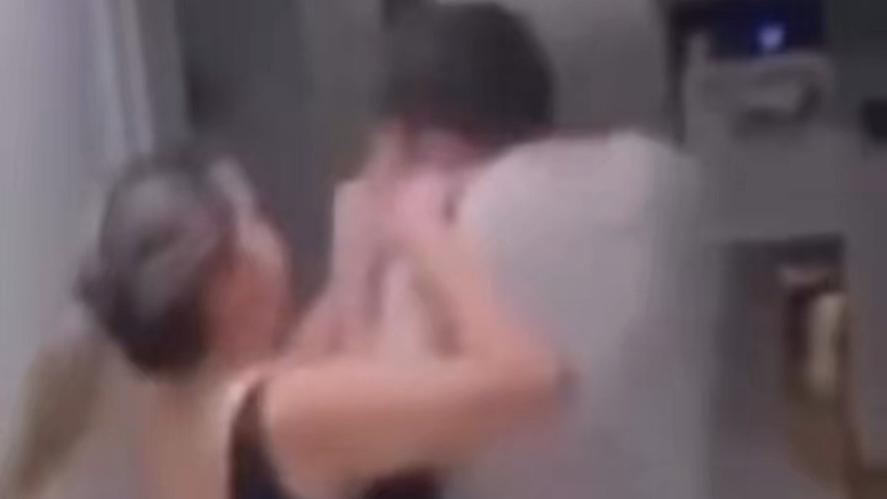 Influenciadora Laís Albano é flagrada ao agredir marido na frente da filha; veja vídeo