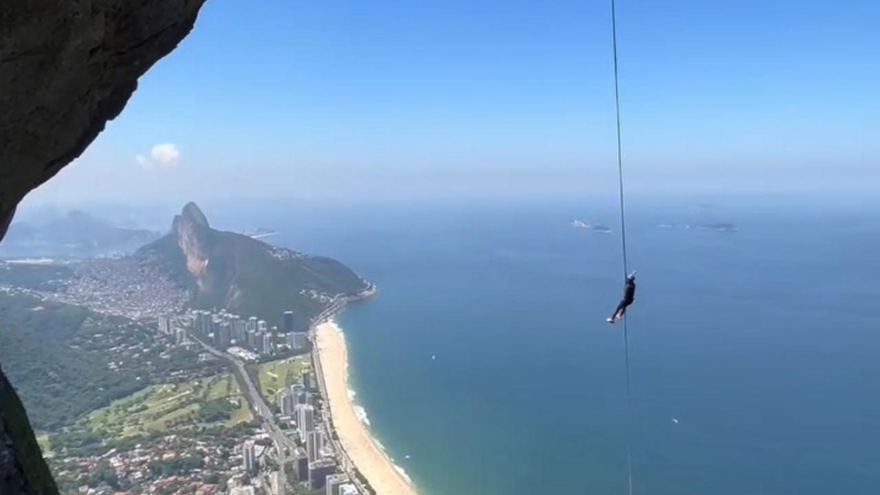 Mãe se desespera com grito enquanto filho salta de pêndulo na Pedra da Gávea; veja vídeo