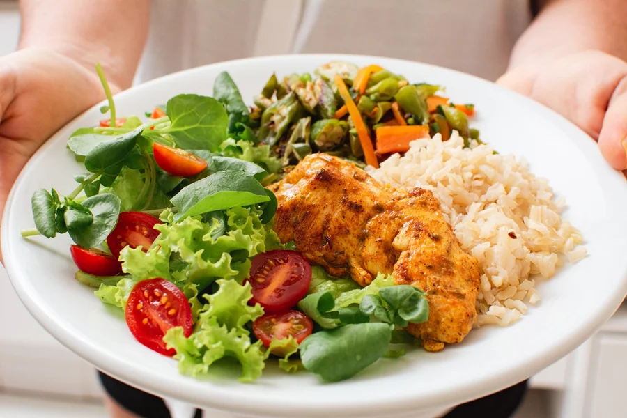Entre saber e fazer, brasileiros enfrentam barreiras à alimentação saudável