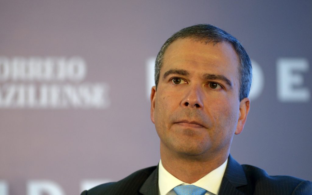 Defesa de ex-presidente do BRB pede transferência da Papuda para negociar delação