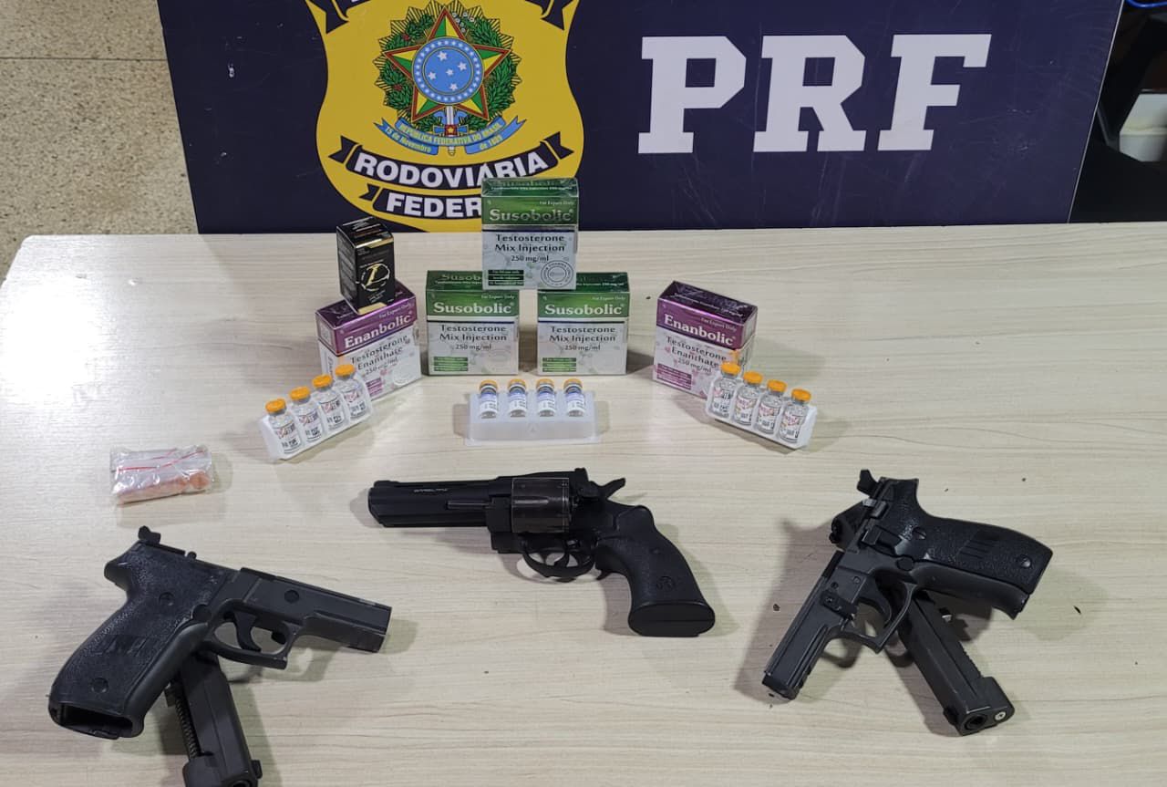 Medicamentos ilegais e revólver são apreendidos em abordagem em Goiás