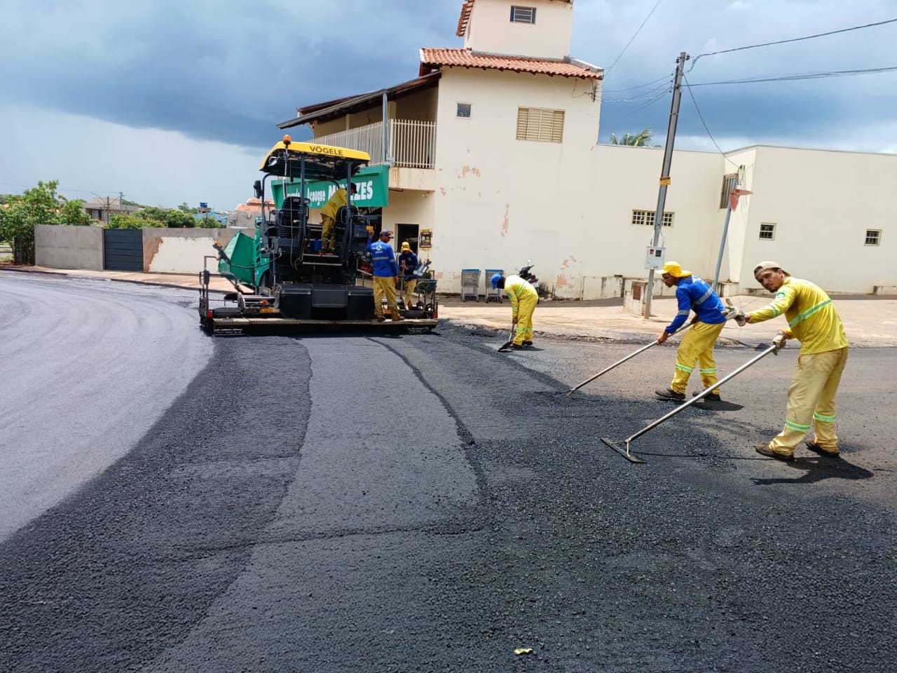 Governo de Goiás amplia obras nos municípios com recuperação de ruas e construção de travessias