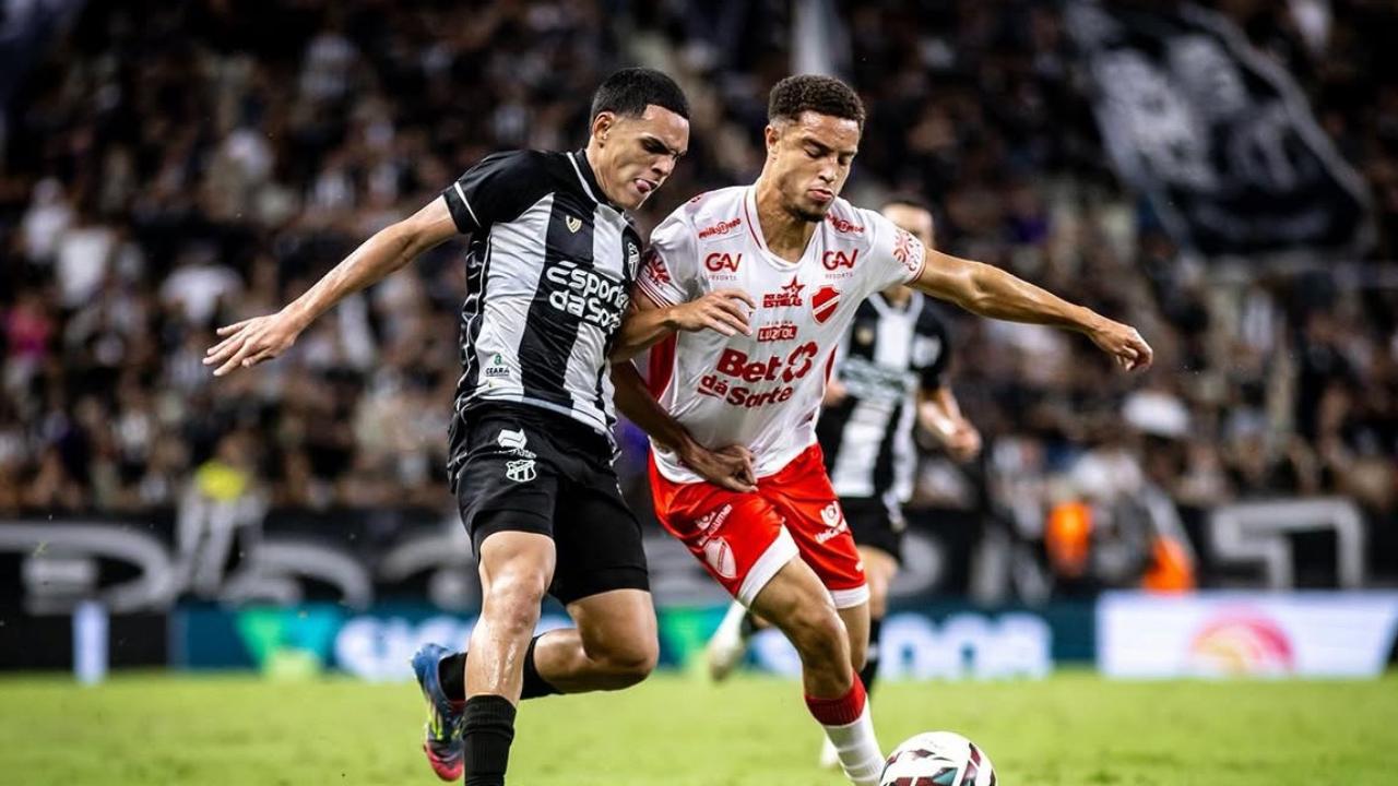 Vila Nova leva virada, reage, empata com Ceará em jogo de seis gols e mantém liderança da Série B