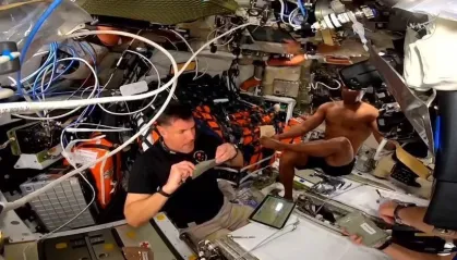 NASA transmite “banho espacial” de astronautas na missão Artemis II rumo à Lua