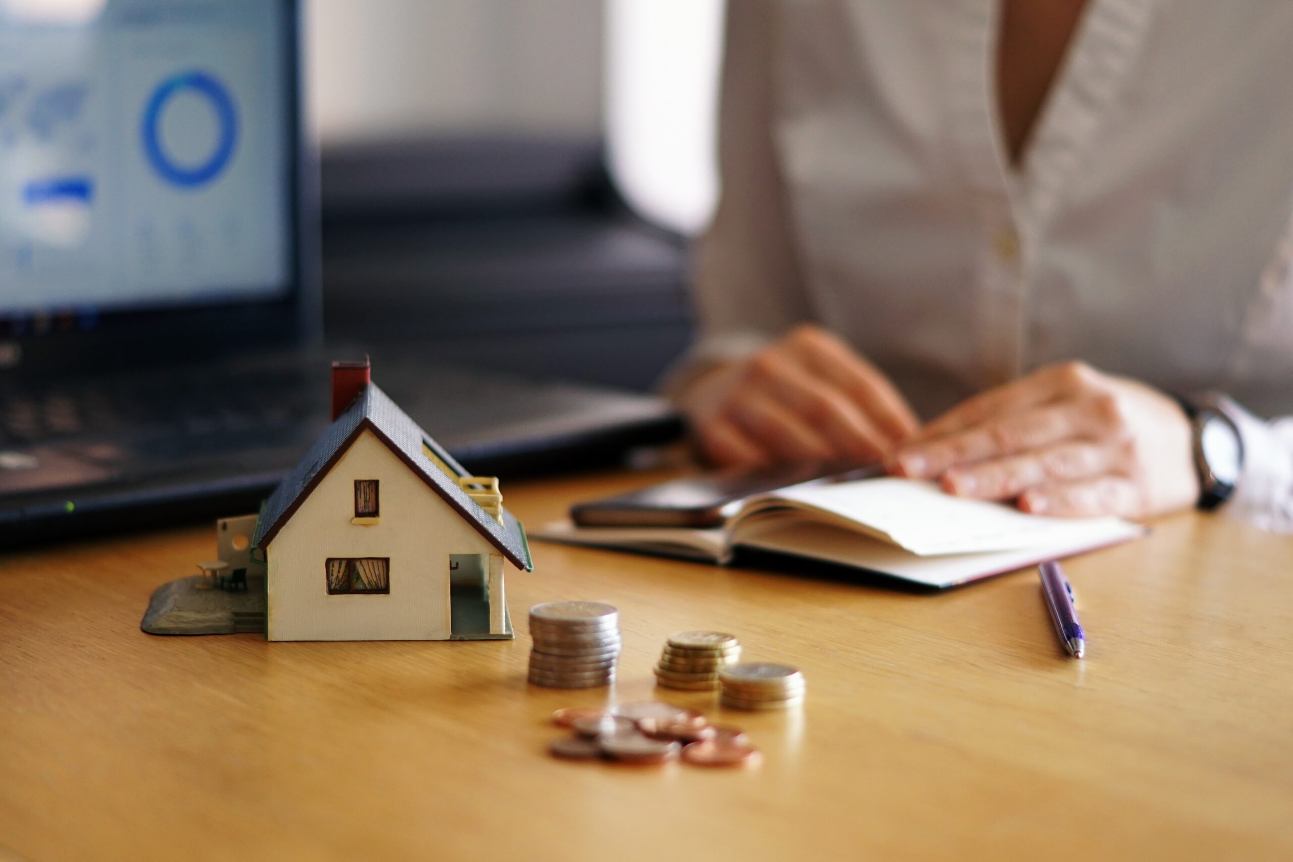 Consórcio de imóveis para casais jovens: como planejar a compra da primeira casa?